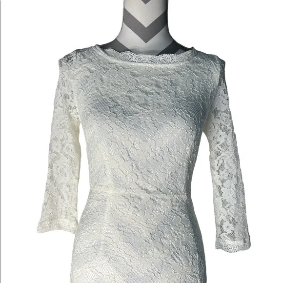 White wedding dress lace form fitting - Picture 4 of 8